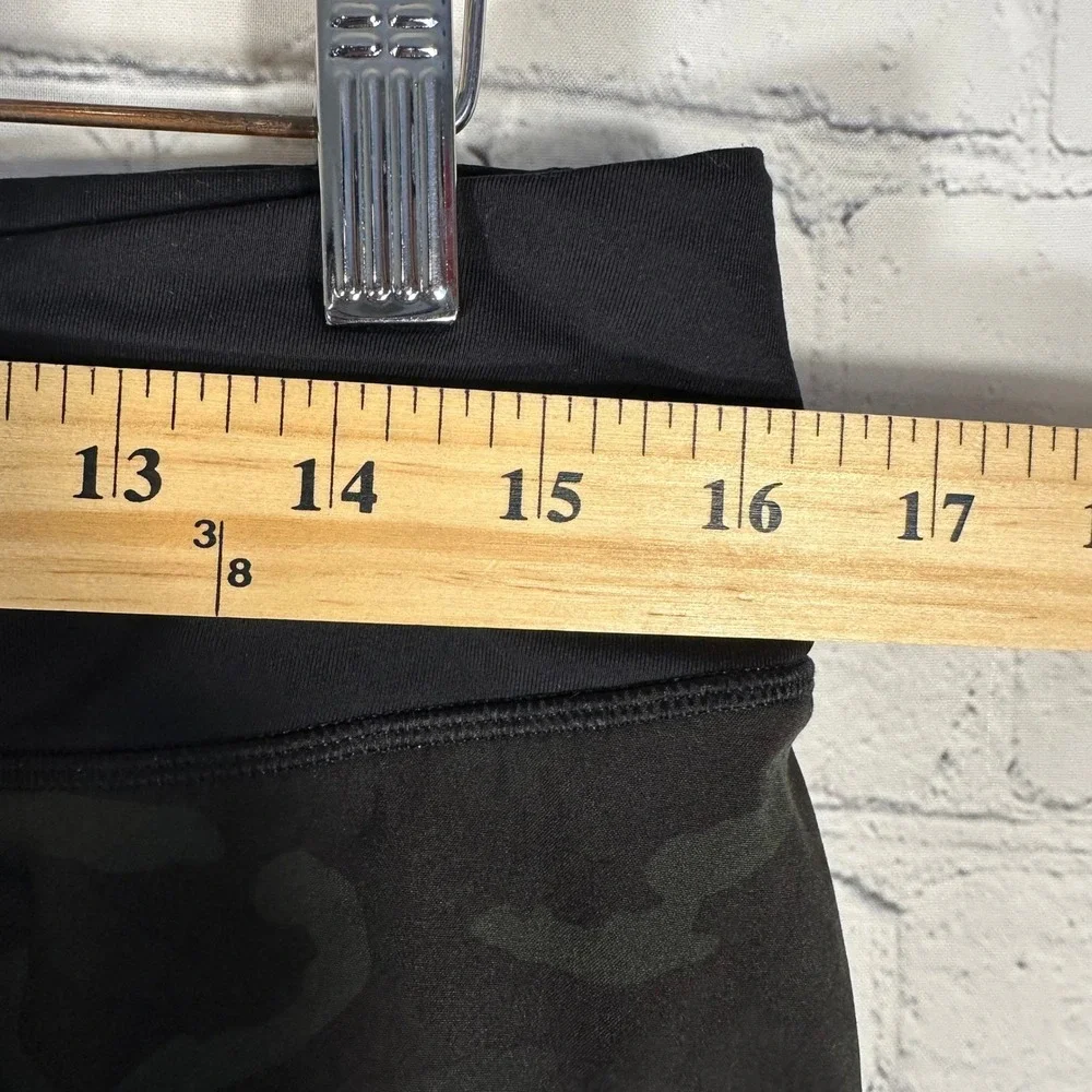 Lululemon‎ Speed Up Short 2.5 Heritage 365 Camo Deep Coal Multi Womens Size 8